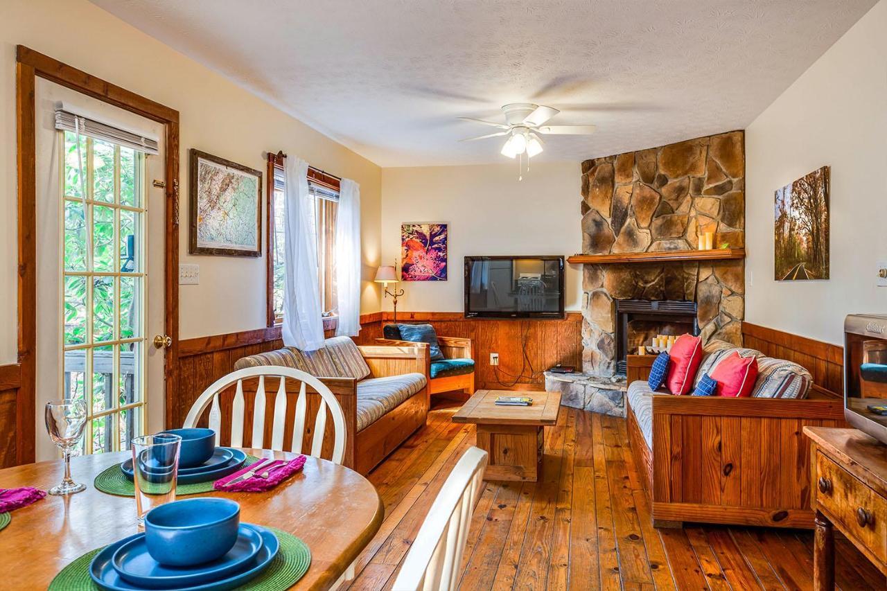Love Ridge Mountain Lodging Lyndhurst Exterior photo